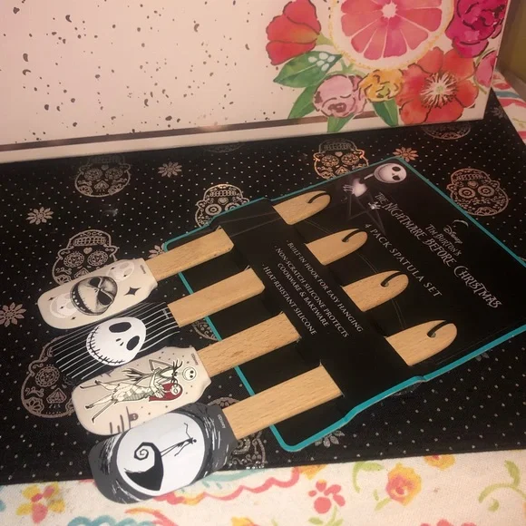 Disneys a nightmare before Christmas four piece spatcula set - Picture 6 of 6